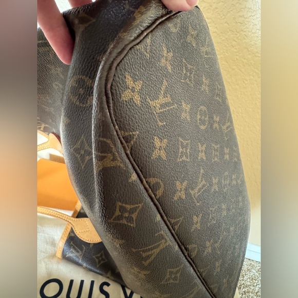 Louis Vuitton Neverfull MM Monogram with Tan Interior - Picture 10 of 16
